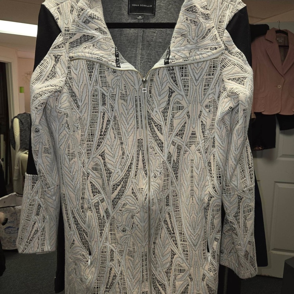 Elegant Women's Lace Blazer in Black and White
